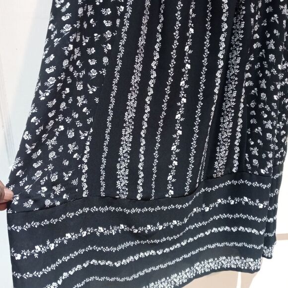 CeCe Ruffle Sleeve V-Neck Print Mix Dress - Picture 10 of 13